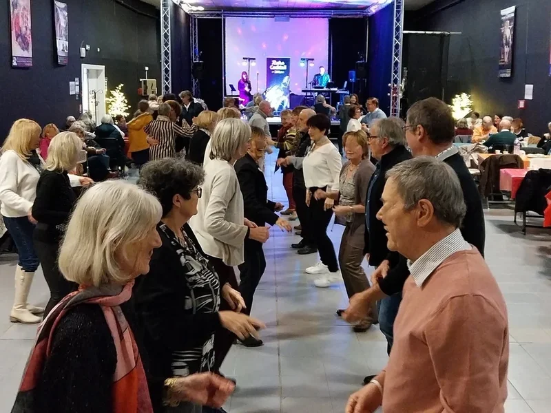 Retro Cocktail - Après-midi dansante à Foyer des Campagnes à POUSSAN